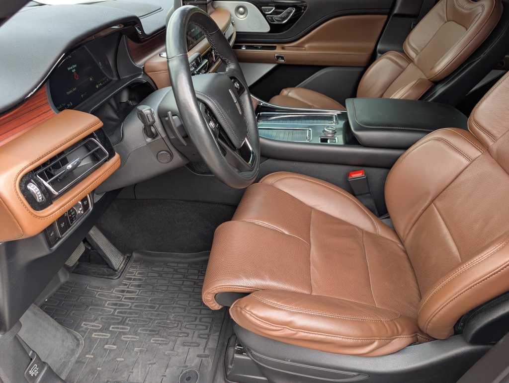 Used 2023 Lincoln Aviator Reserve w/ Equipment Group 201A AWD/4WD image 11