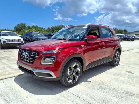 New 2025 Hyundai Venue SEL image 3