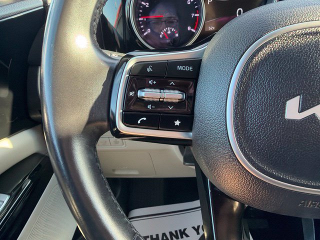 Used 2022 Kia Carnival EX FWD image 22