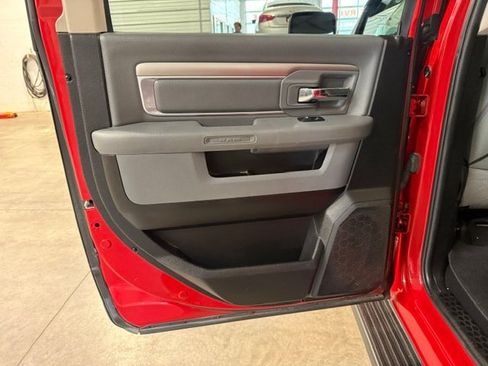Used 2019 RAM 1500 Classic SLT AWD/4WD image 32