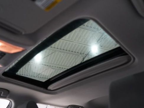 Used 2021 Toyota RAV4 XLE w/ Convenience Package image 19