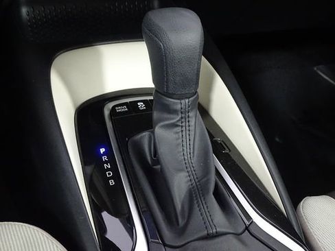 Used 2023 Toyota Corolla LE image 33