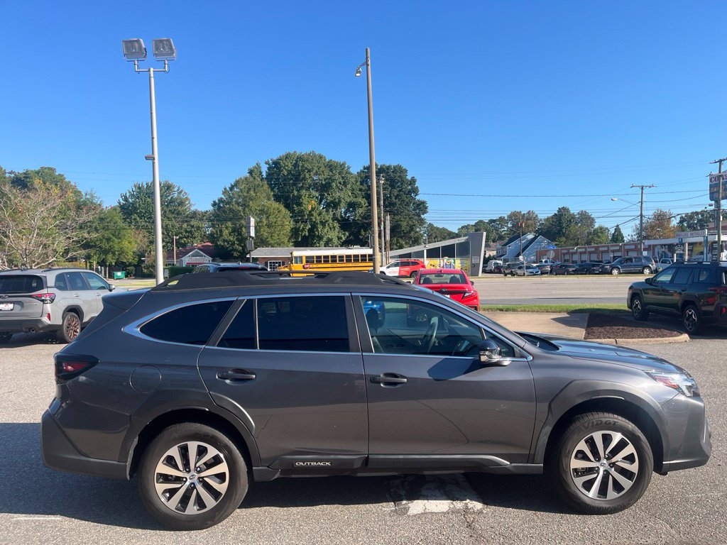 Used 2024 Subaru Outback Premium AWD/4WD image 3