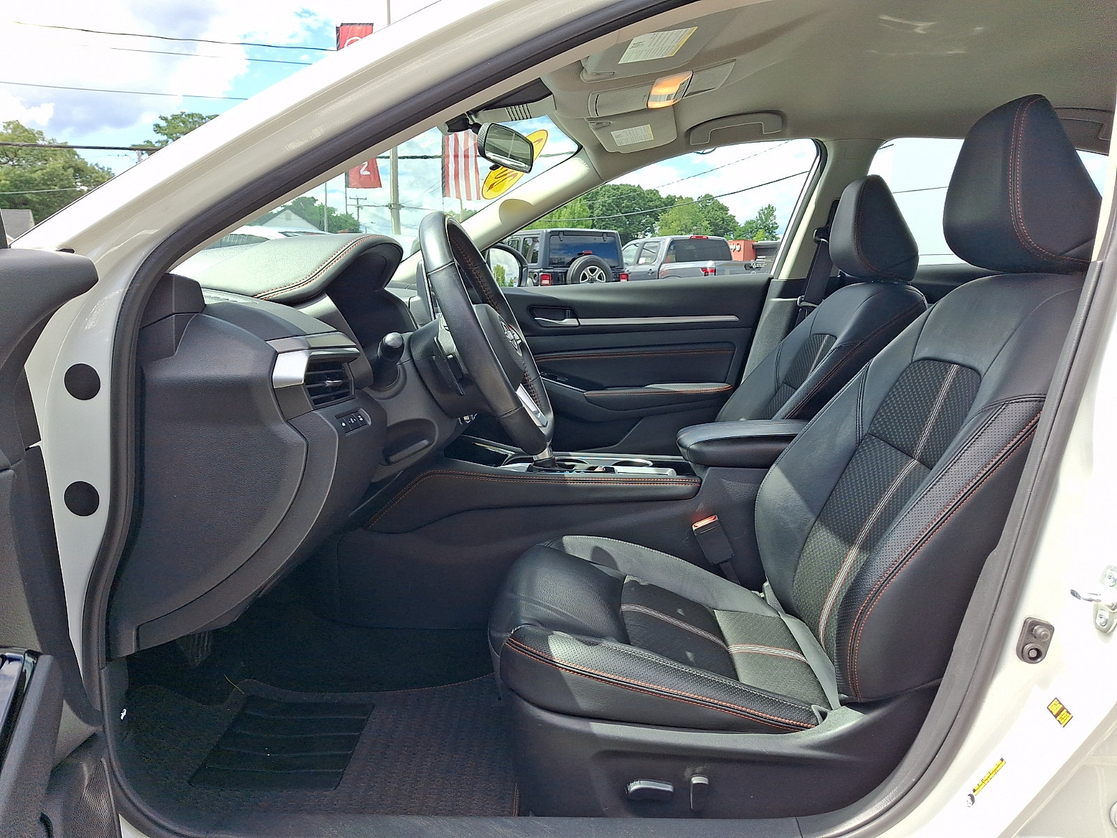 Used 2023 Nissan Altima 2.5 SR AWD/4WD image 16