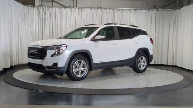 Used 2023 GMC Terrain SLE w/ Driver Convenience Package AWD/4WD image 4