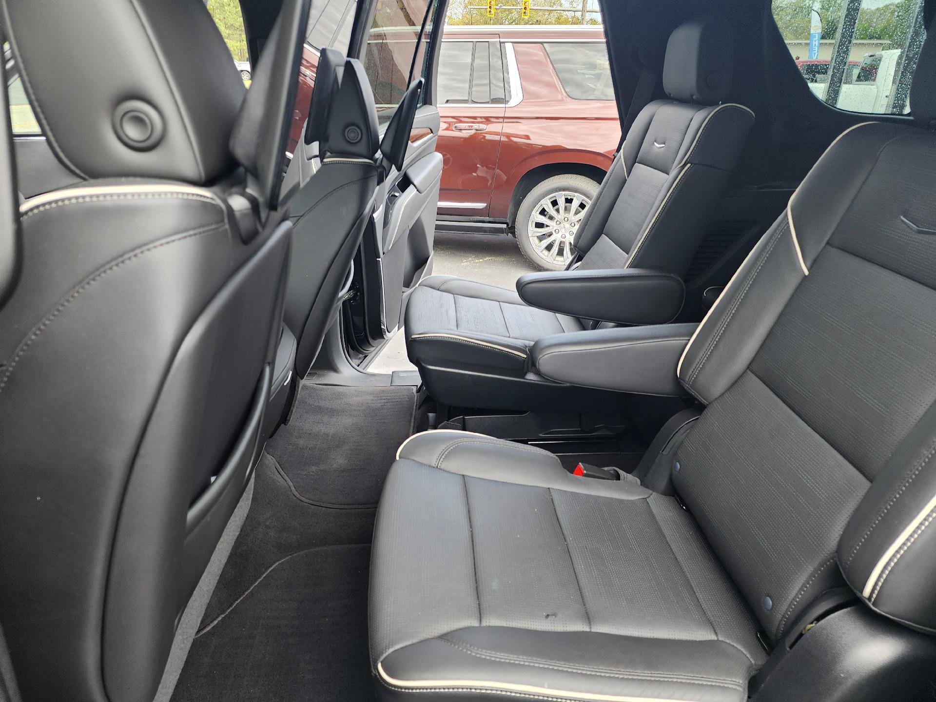Used 2023 Cadillac Escalade Premium Luxury AWD/4WD image 8