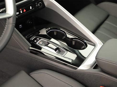 New 2025 Audi Q5 Prestige image 17