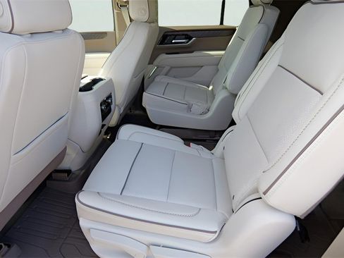 New 2026 GMC Yukon Denali w/ Sun & Power Step Package image 23