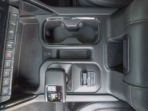 Used 2025 GMC Sierra 1500 AT4 w/ AT4 Premium Package image 10