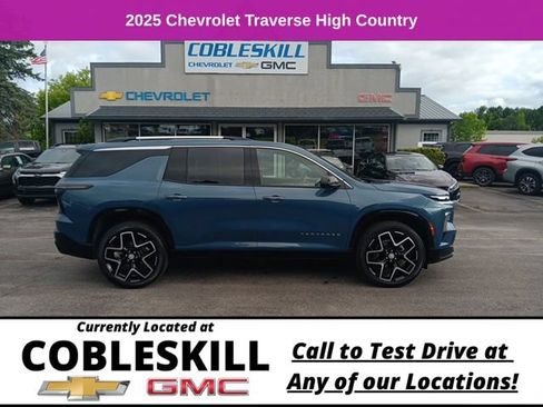 Used 2025 Chevrolet Traverse High Country AWD/4WD image 2