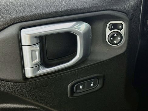 Used 2024 Jeep Wrangler Unlimited image 20