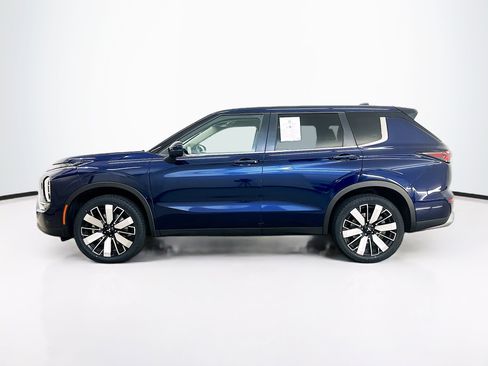 Used 2025 Mitsubishi Outlander SE AWD/4WD image 4