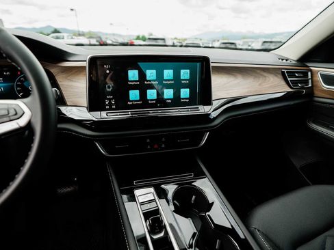 New 2025 Volkswagen Atlas SE image 24