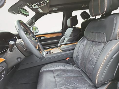 Used 2022 Jeep Grand Wagoneer Series III AWD/4WD image 9
