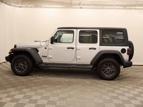 Used 2024 Jeep Wrangler Sport S image 2