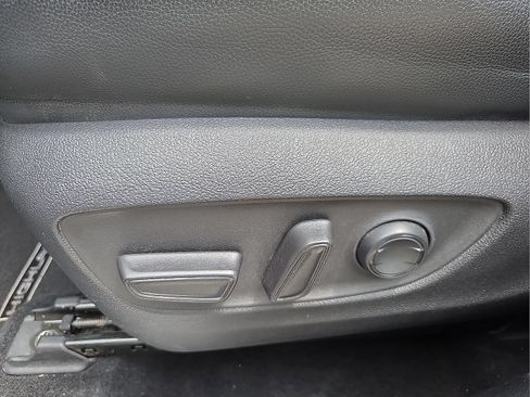 Used 2023 Toyota Highlander XLE AWD/4WD image 15