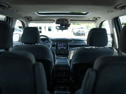 Used 2023 Jeep Grand Cherokee L Laredo w/ Luxury Tech Group I AWD/4WD image 10