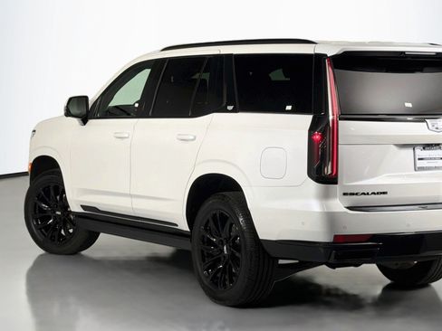 Used 2023 Cadillac Escalade Sport Platinum w/ LPO, ONYX Package AWD/4WD image 16