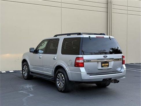 Used 2017 Ford Expedition XLT image 5