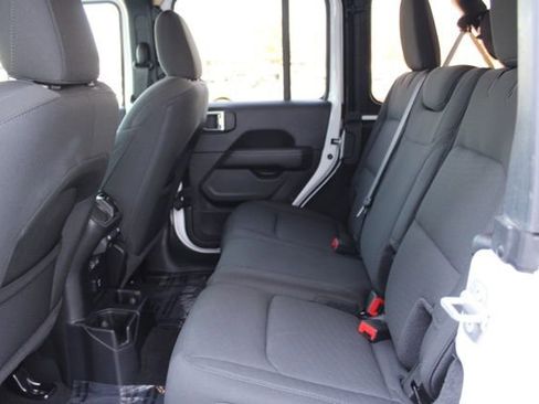 Used 2021 Jeep Wrangler Unlimited Sahara image 22