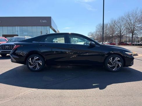 New 2026 Hyundai Elantra Limited FWD image 8