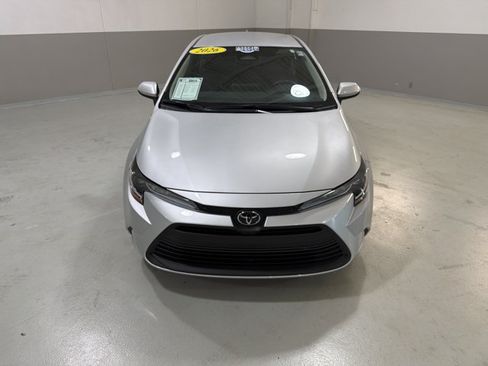 Used 2026 Toyota Corolla LE FWD image 2