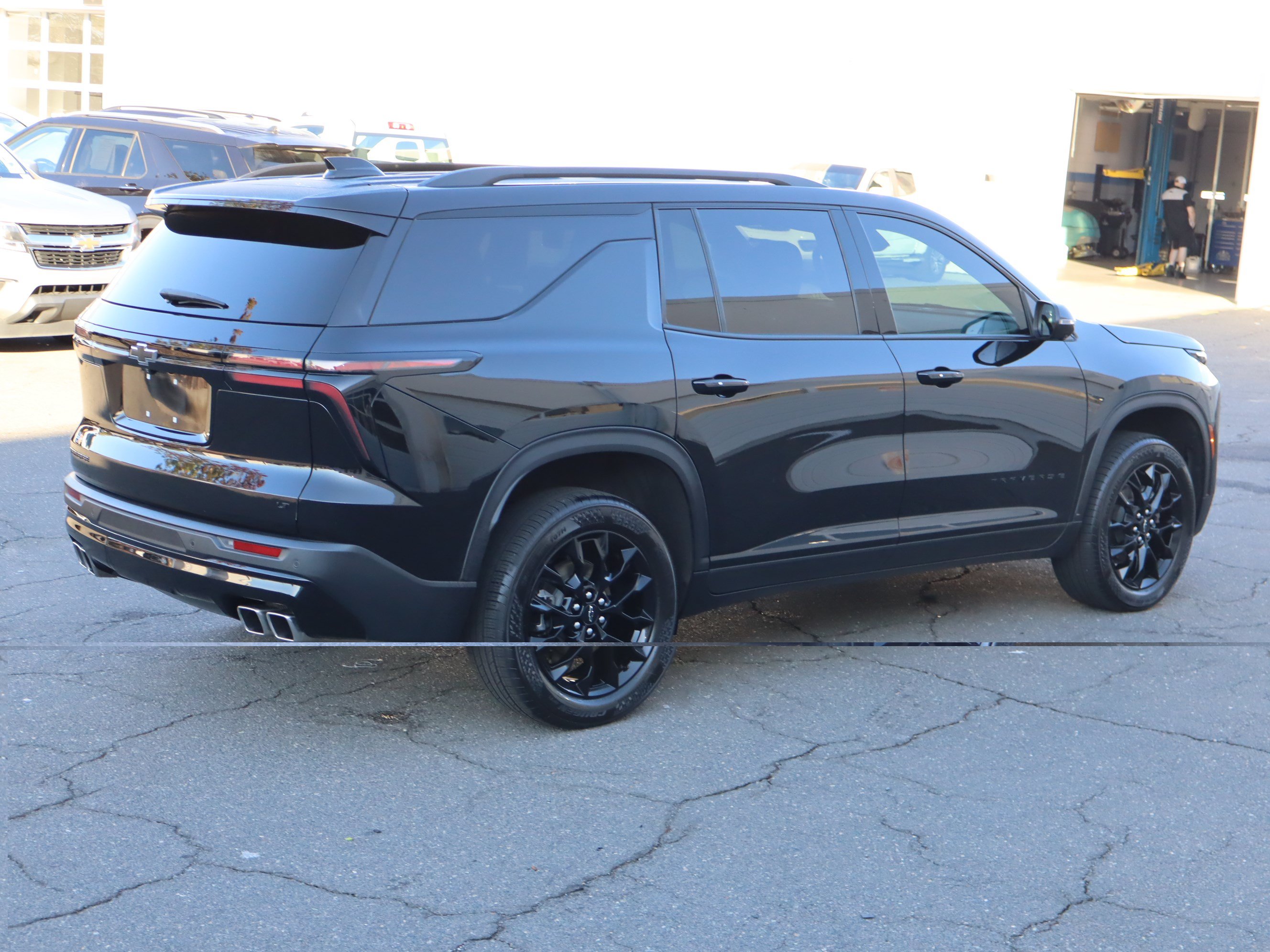 Used 2024 Chevrolet Traverse LT w/ Midnight/Sport Edition FWD image 10