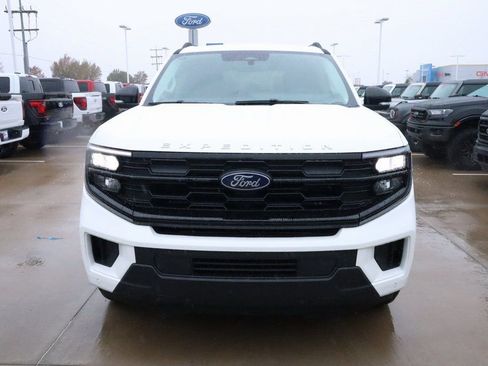New 2025 Ford Expedition Active image 8