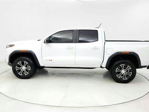Used 2024 GMC Canyon AT4 w/ AT4 Premium Package AWD/4WD image 2