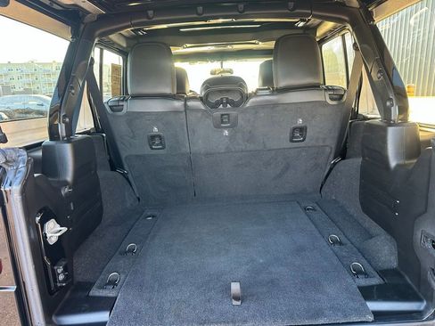 Used 2021 Jeep Wrangler Unlimited Sahara image 15