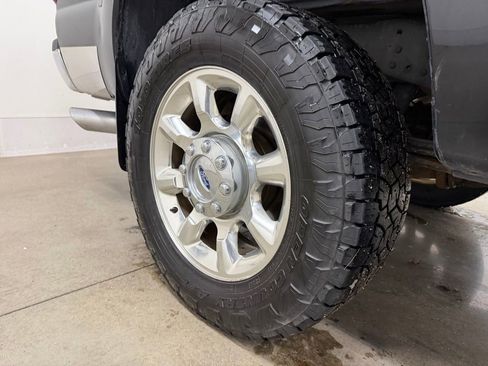 Used 2015 Ford F250 Lariat w/ Lariat Interior Package image 14