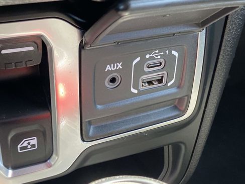 Used 2025 Jeep Wrangler Sport image 13