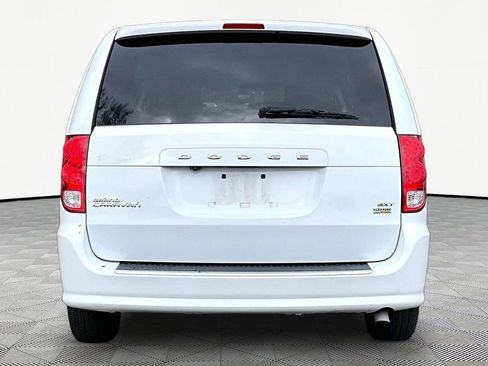 Used 2019 Dodge Grand Caravan SXT image 6