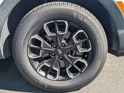 Used 2022 Hyundai Santa Cruz SEL Premium image 10