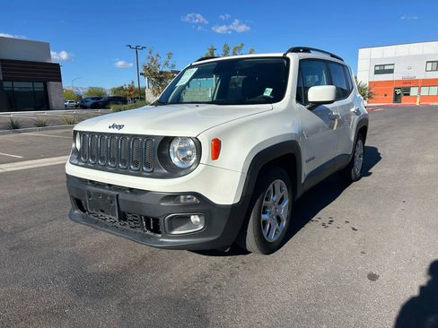 Used 2018 Jeep Renegade Latitude FWD image 4