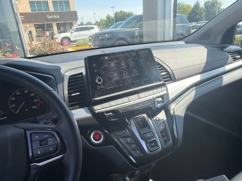Used 2025 Honda Odyssey Touring image 6