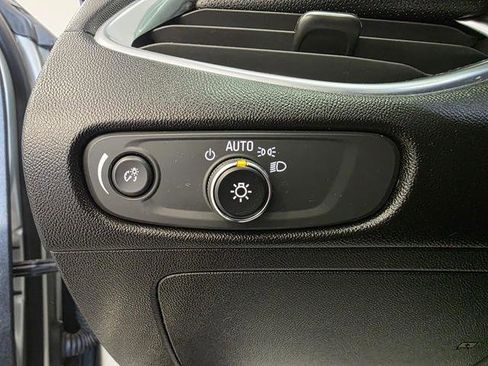 Used 2021 Chevrolet Malibu Premier image 12