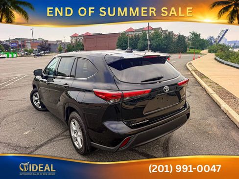 Used 2021 Toyota Highlander LE AWD/4WD image 5