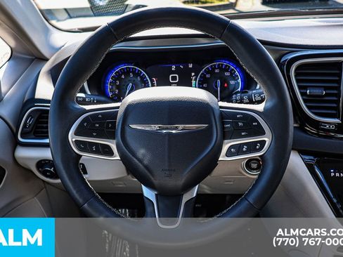 Used 2024 Chrysler Pacifica Touring-L image 34