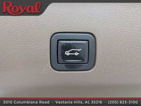 Used 2021 GMC Yukon XL Denali image 16