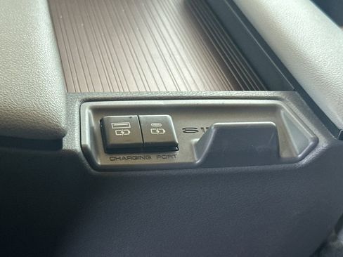 Certified 2022 Toyota Sienna XLE w/ XLE Plus Package FWD image 16