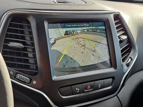 Used 2021 Jeep Cherokee Latitude Lux 80th Anniv w/ Quick Order Package 26U 80TH image 18