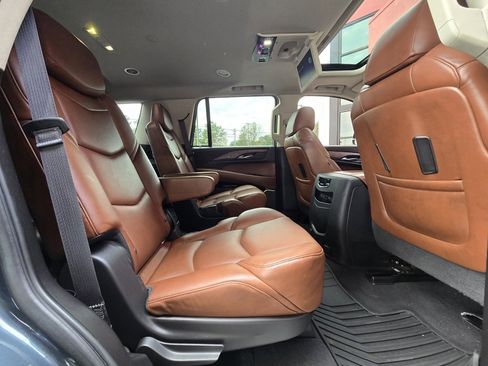 Used 2019 Cadillac Escalade Luxury image 18