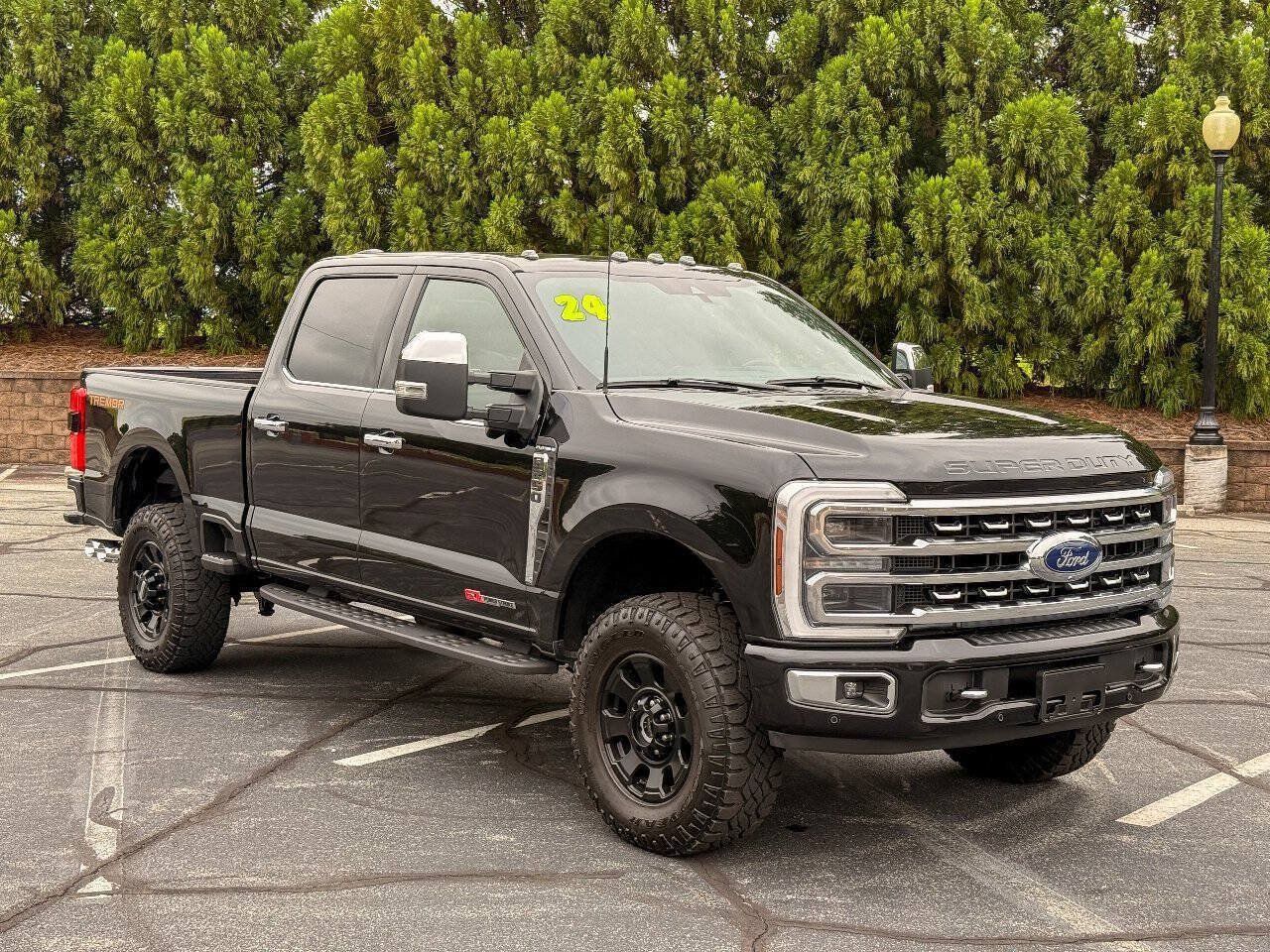 Used 2024 Ford F250 Platinum w/ Tremor Off-Road Package AWD/4WD image 1
