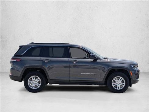 Used 2025 Jeep Grand Cherokee Laredo AWD/4WD image 4