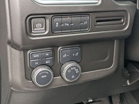 Used 2021 Chevrolet Suburban LT w/ Rear Media and Nav Package image 17