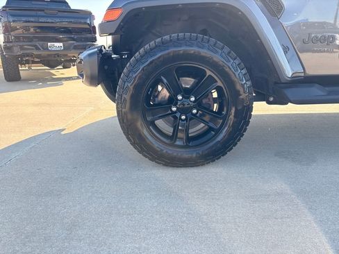 Used 2022 Jeep Wrangler Unlimited Sahara image 32