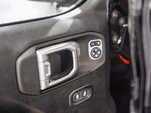 Used 2020 Jeep Gladiator Sport w/ Quick Order Package 24S image 17