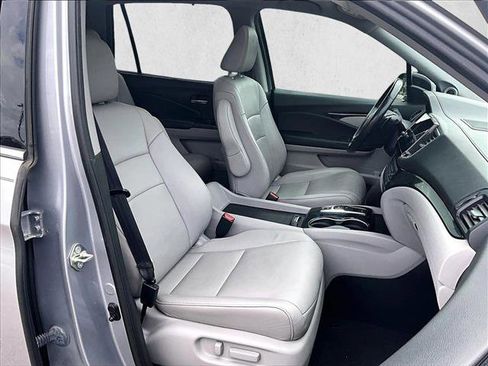 Used 2019 Honda Pilot Touring image 9