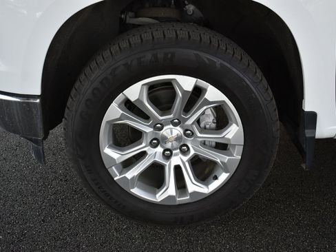 Used 2024 Chevrolet Silverado 1500 LTZ w/ LTZ Premium Package image 11